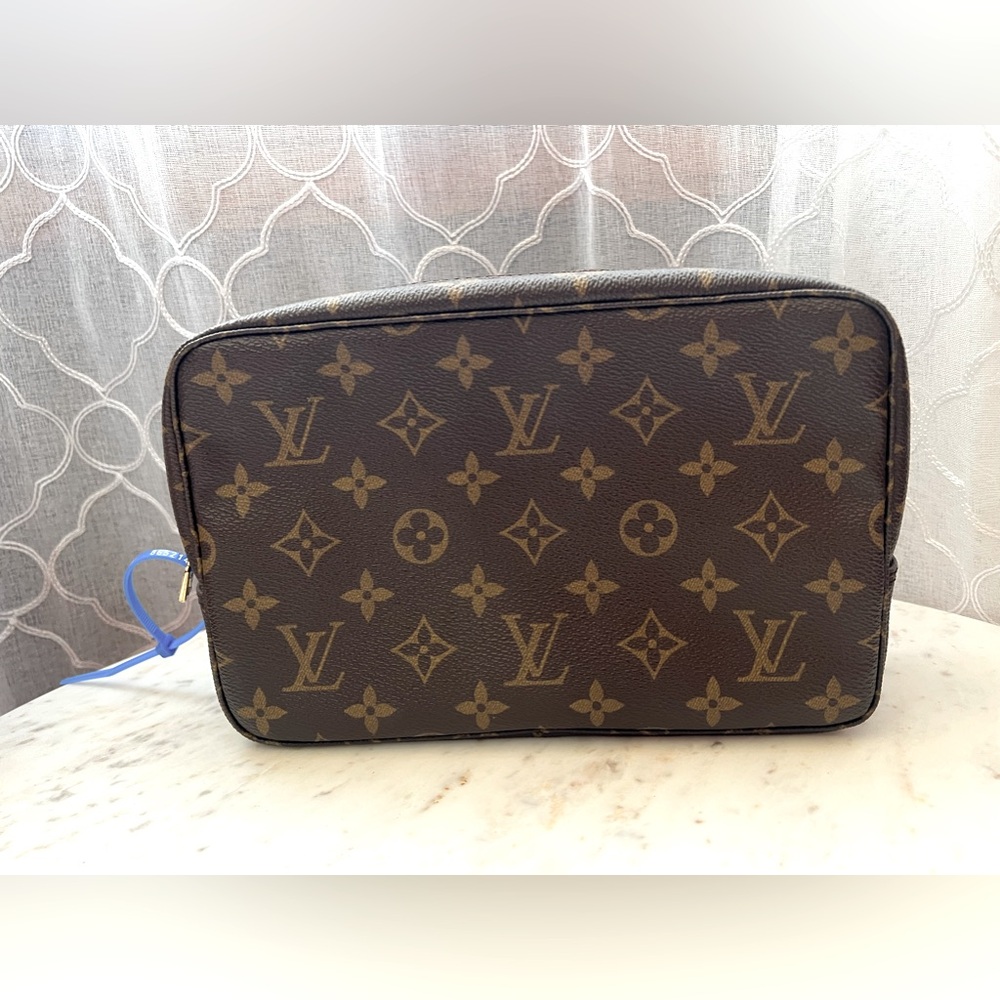 Louis Vuitton Monogram Trousse 23 Cosmetic